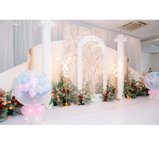 Cổng Cưới Tone Trắng Kết Hợp Hoa Hồng Đỏ