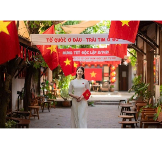 TRANG TRÍ NGÀY LỄ HÌNH 45